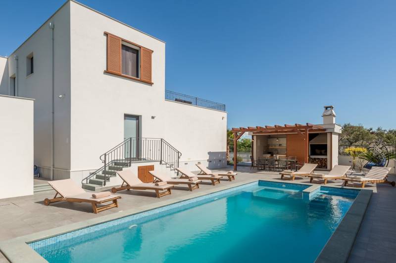 Vila Modea s Grijanim Bazenom Trogir