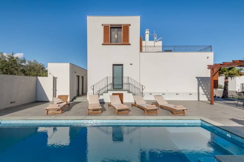 Vila Modea s Grijanim Bazenom Trogir