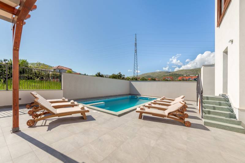 Vila Modea s Grijanim Bazenom Trogir