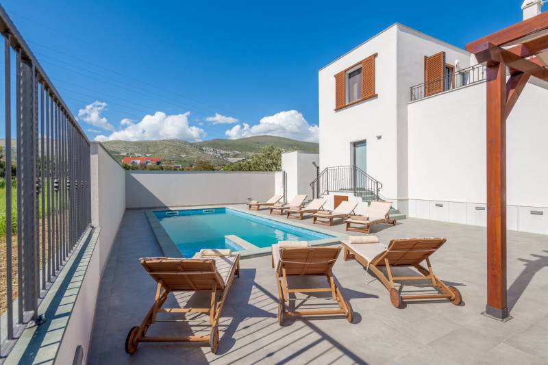 Vila Modea s Grijanim Bazenom Trogir