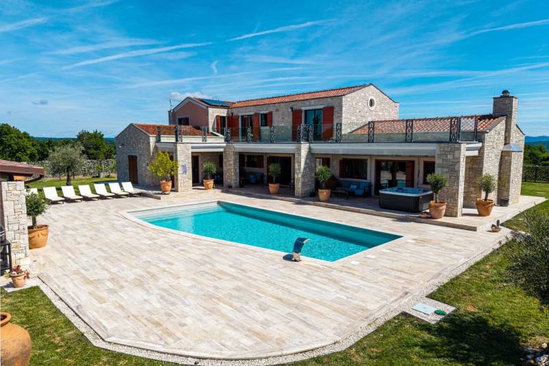 Luxury Villa Alethea with Pool Pula