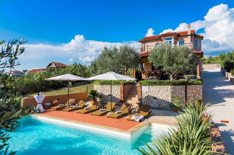 Luksuzna Vila Antoneta s Bazenom Šibenik
