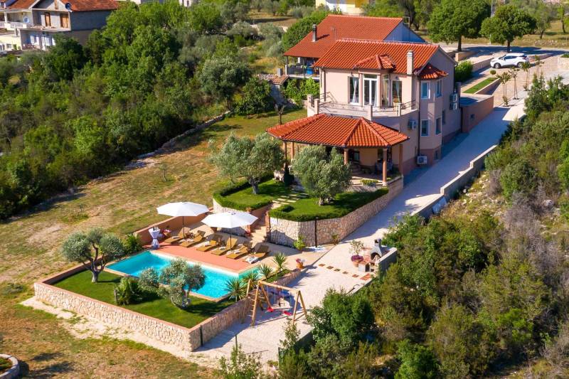 Luksuzna Vila Antoneta s Bazenom Šibenik