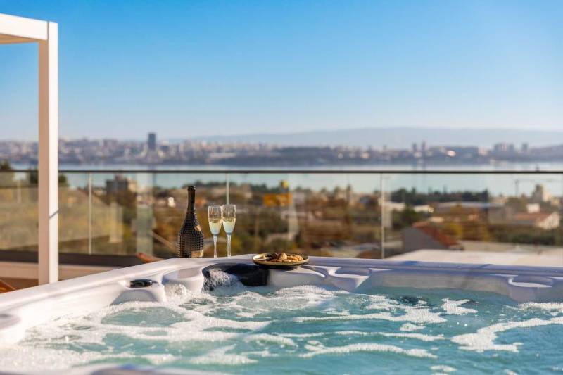 Luxury Villa Prime Luna with Heated Pool Split