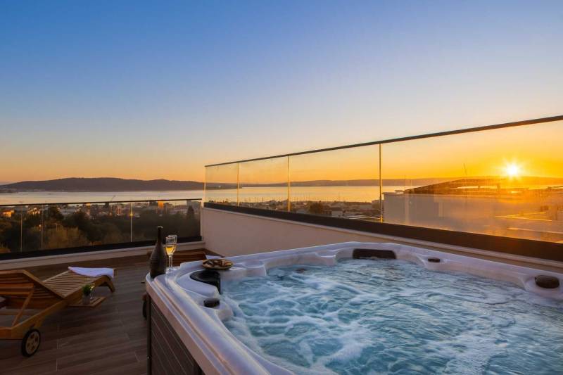 Luxury Villa Prime Luna with Heated Pool Split