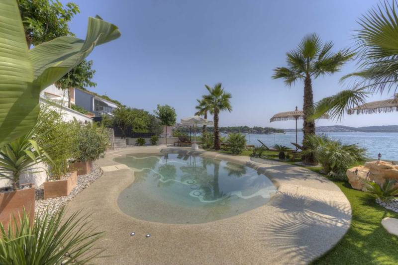 Willa Mirai z Basenem Trogir