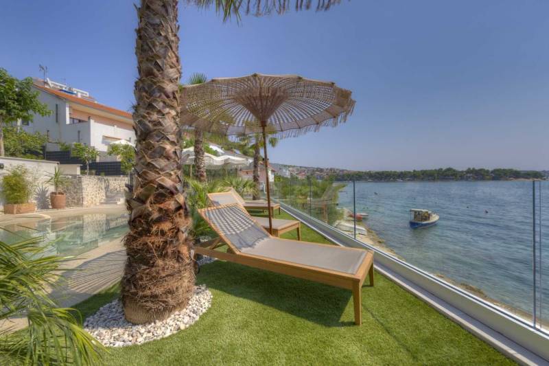Willa Mirai z Basenem Trogir