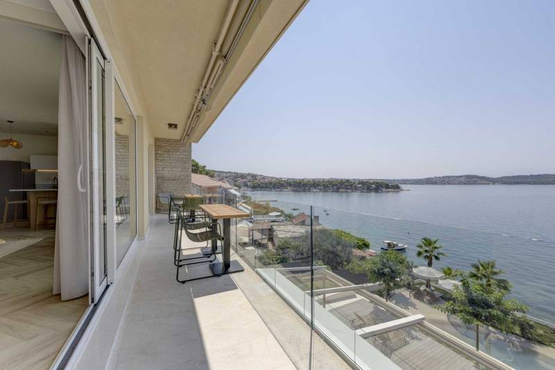 Willa Mirai z Basenem Trogir