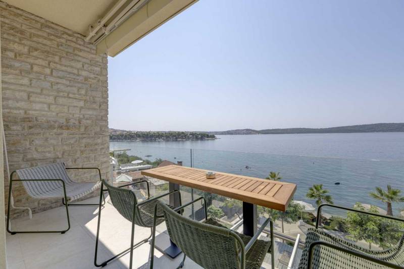 Willa Mirai z Basenem Trogir