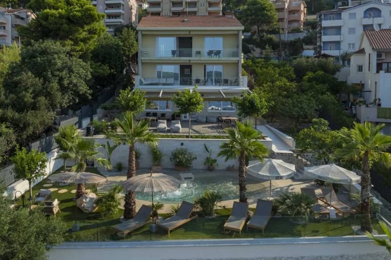 Willa Mirai z Basenem Trogir