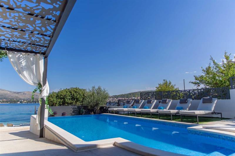 Strandvilla Mar mit beheiztem Pool Trogir