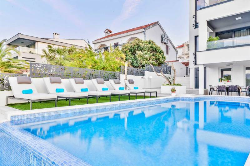 Strandvilla Mar mit beheiztem Pool Trogir
