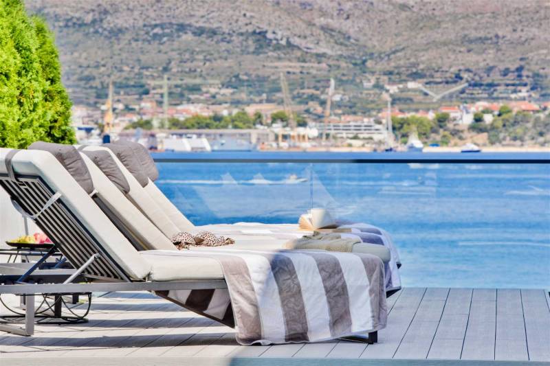 Strandvilla Mar mit beheiztem Pool Trogir
