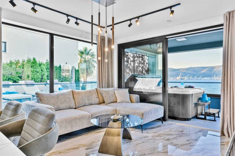 Strandvilla Mar mit beheiztem Pool Trogir