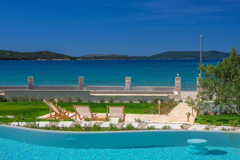 Vila Adriatic Z uz Plažu s Bazenom Šibenik