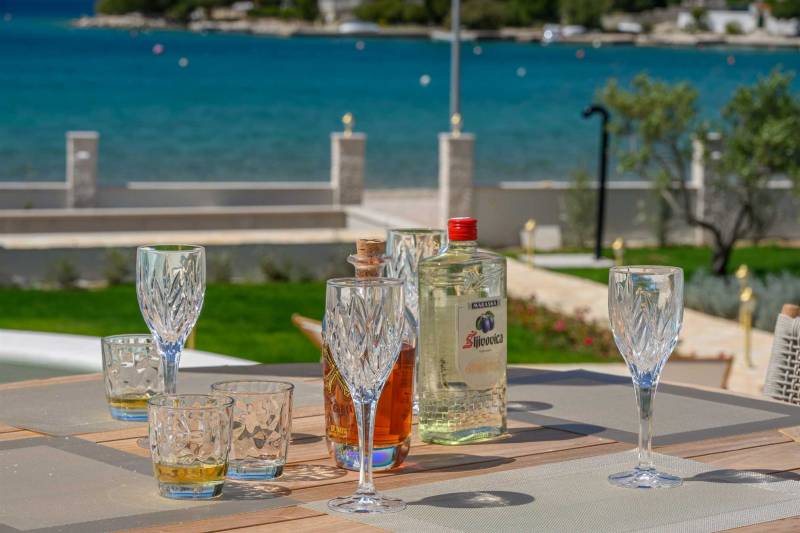 Vila Adriatic Z uz Plažu s Bazenom Šibenik