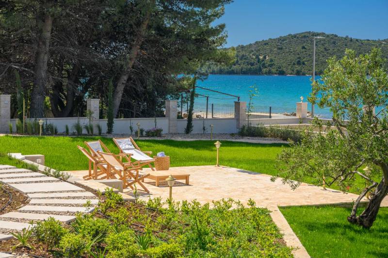 Vila Adriatic Z uz Plažu s Bazenom Šibenik