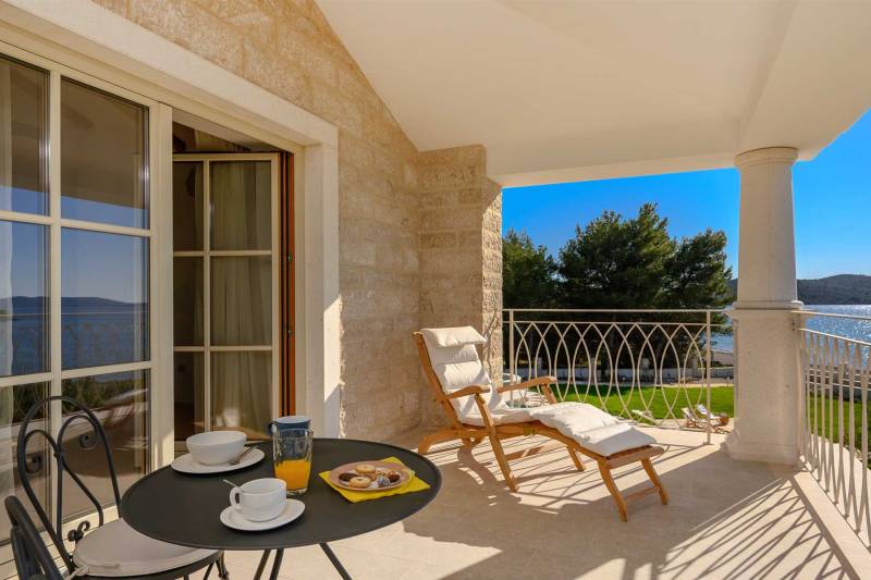 Vila Adriatic Z uz Plažu s Bazenom Šibenik