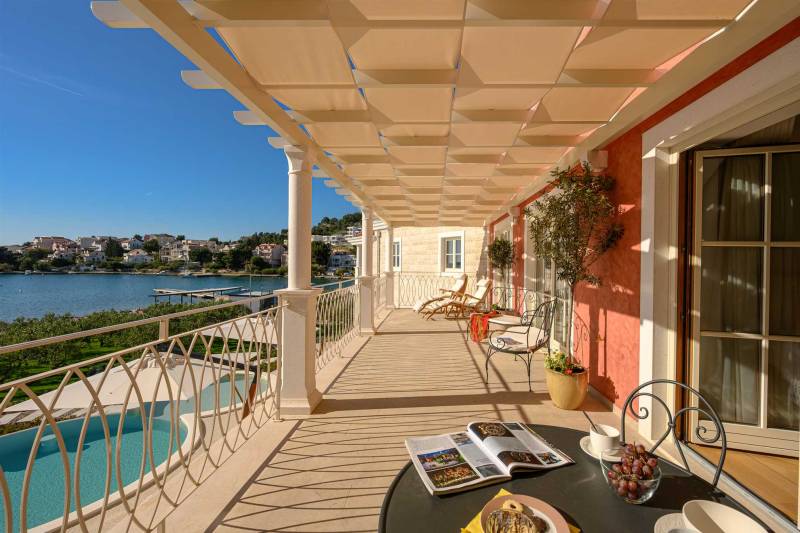 Vila Adriatic Z uz Plažu s Bazenom Šibenik