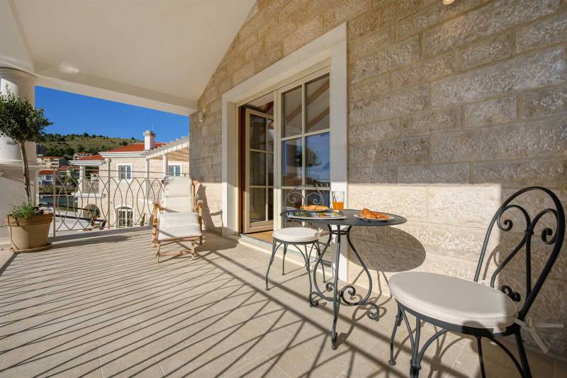 Vila Adriatic Z uz Plažu s Bazenom Šibenik
