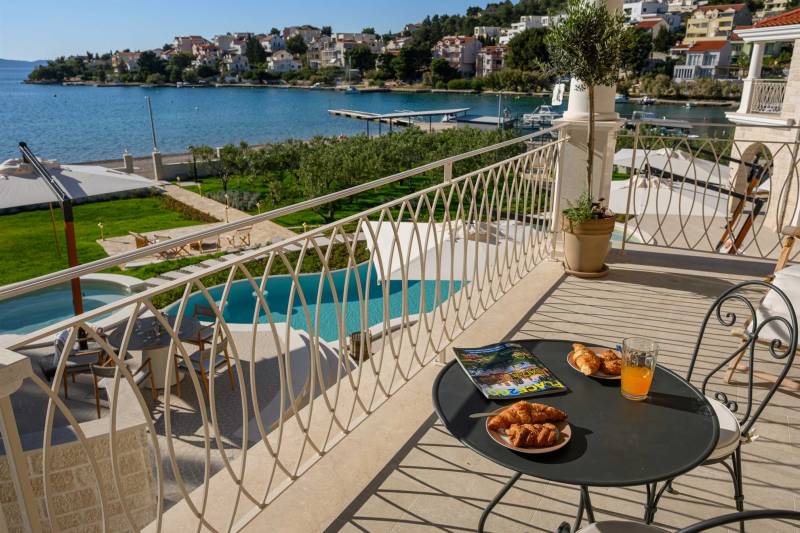 Vila Adriatic Z uz Plažu s Bazenom Šibenik