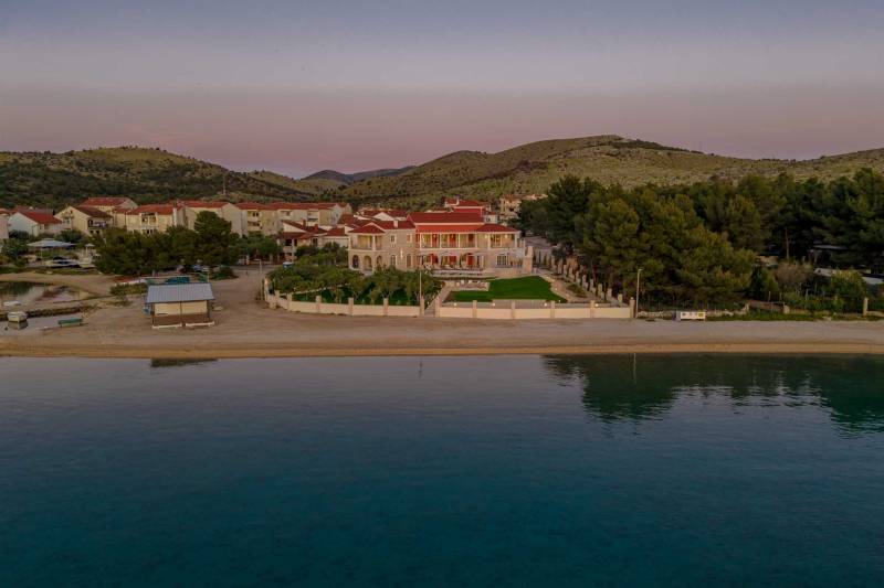 Vila Adriatic Z uz Plažu s Bazenom Šibenik