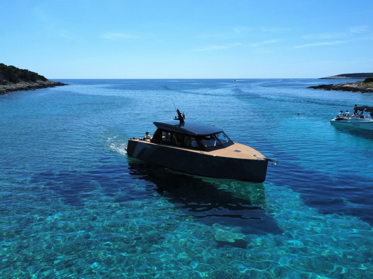 Luxury Speedboat Colnago 35 for Day Tours
