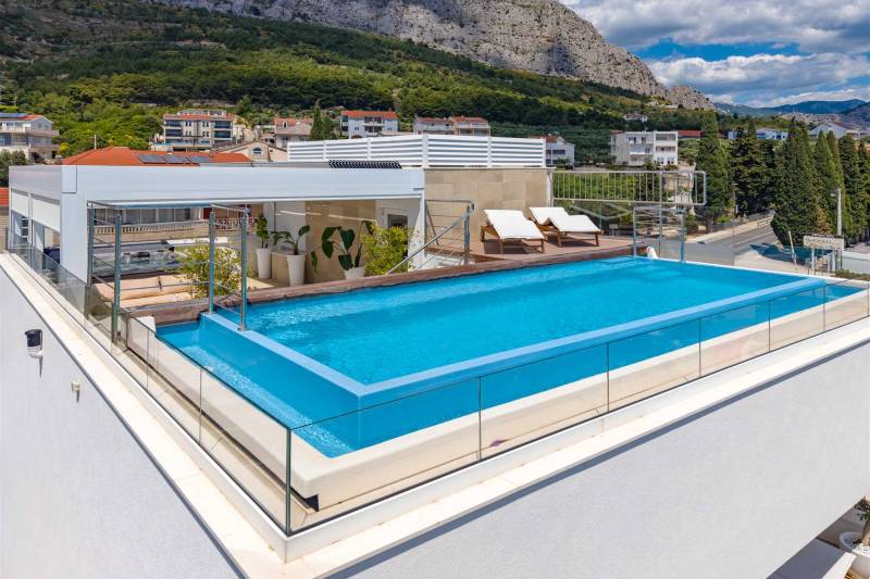 Beachfront Villa Lara with Pool Omiš
