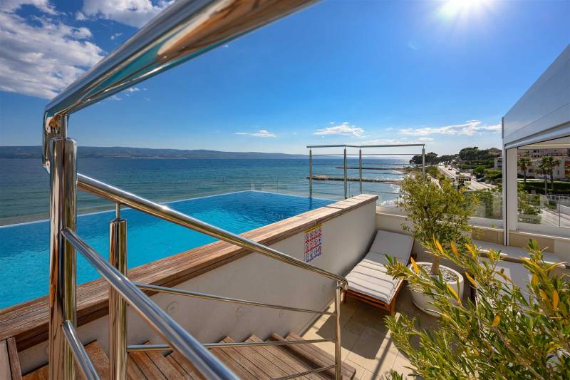 Beachfront Villa Lara with Pool Omiš