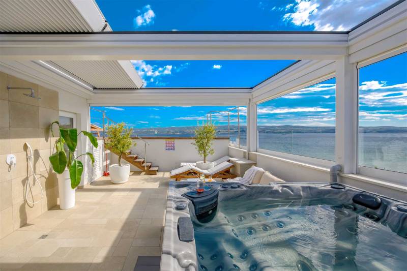Beachfront Villa Lara with Pool Omiš
