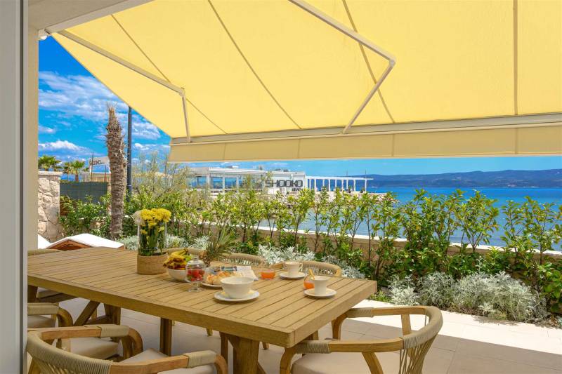 Beachfront Villa Lara with Pool Omiš
