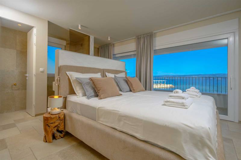 Beachfront Villa Lara with Pool Omiš