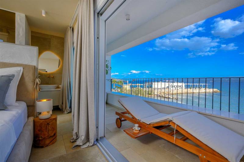 Beachfront Villa Lara with Pool Omiš