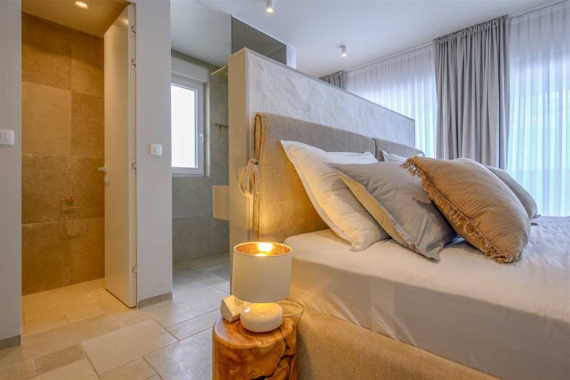Beachfront Villa Lara with Pool Omiš
