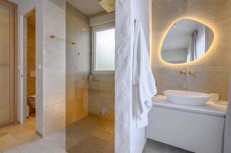 Beachfront Villa Lara with Pool Omiš