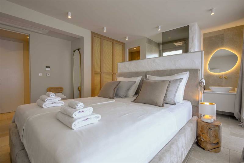 Beachfront Villa Lara with Pool Omiš