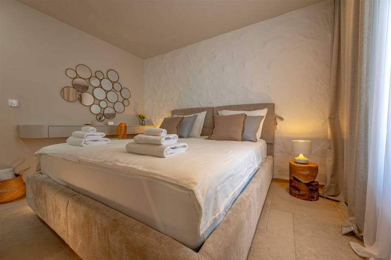 Beachfront Villa Lara with Pool Omiš