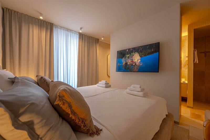 Beachfront Villa Lara with Pool Omiš