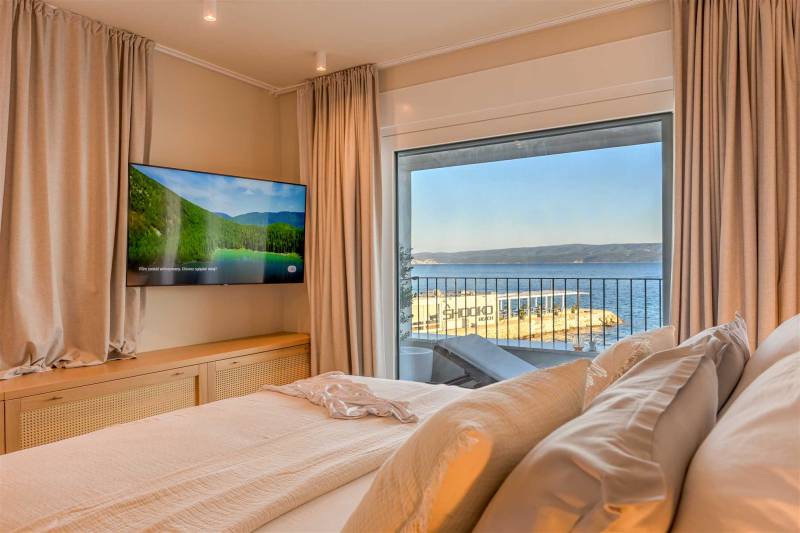 Beachfront Villa Lara with Pool Omiš