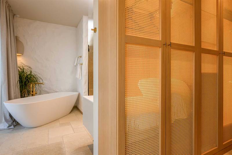 Beachfront Villa Lara with Pool Omiš