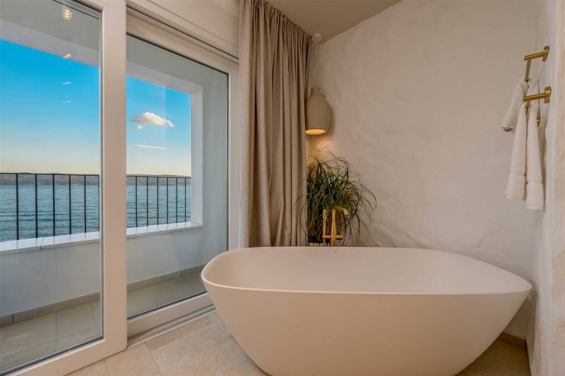 Beachfront Villa Lara with Pool Omiš