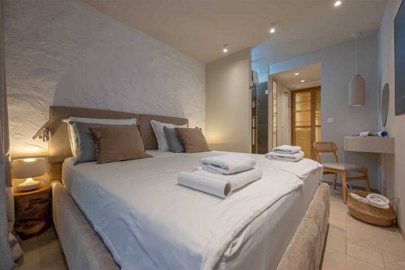 Beachfront Villa Lara with Pool Omiš