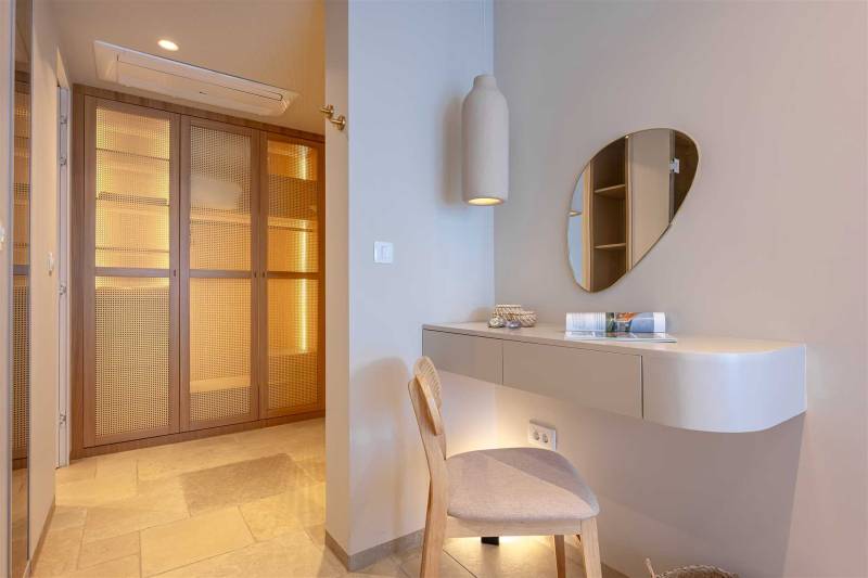 Beachfront Villa Lara with Pool Omiš