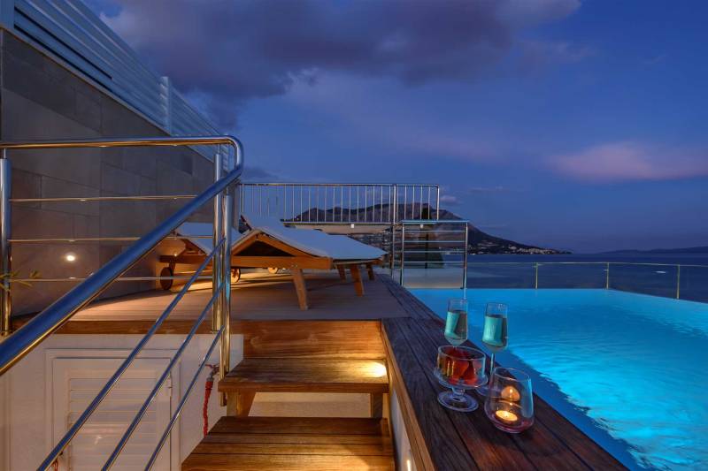 Beachfront Villa Lara with Pool Omiš