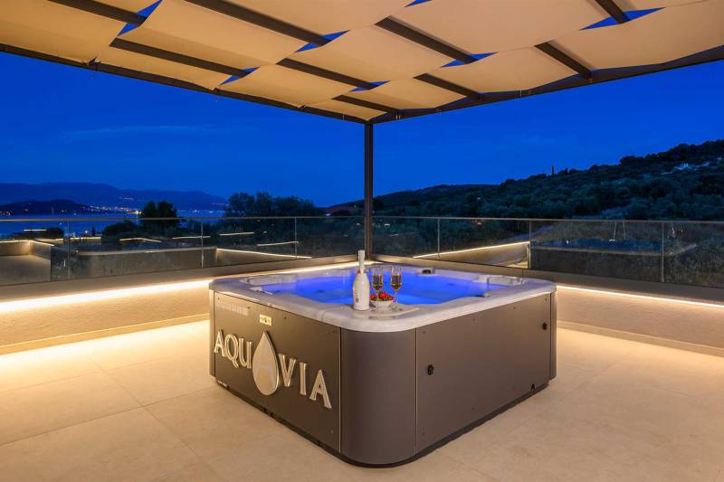 Willa Noir Olivum z Basenem Trogir