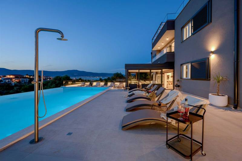 Willa Noir Olivum z Basenem Trogir