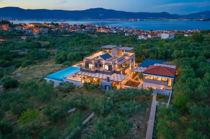 Willa Noir Olivum z Basenem Trogir
