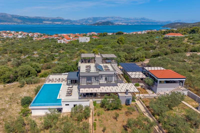 Willa Noir Olivum z Basenem Trogir