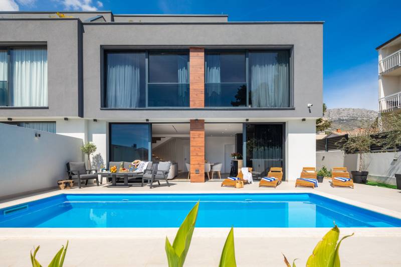 Luxusvilla Etera mit beheiztem Pool Split