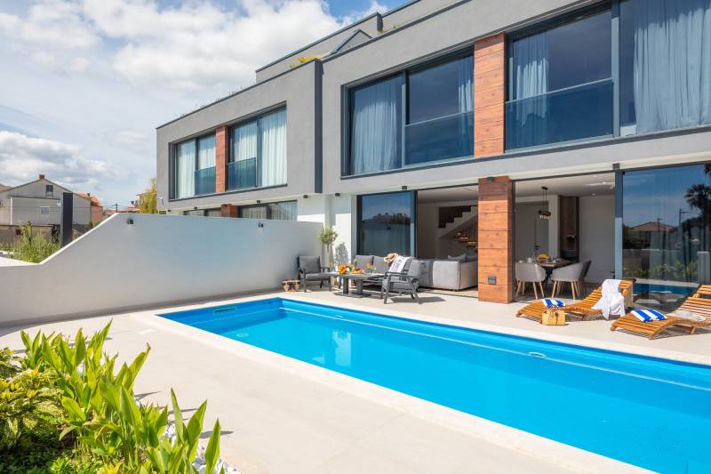 Luxusvilla Etera mit beheiztem Pool Split
